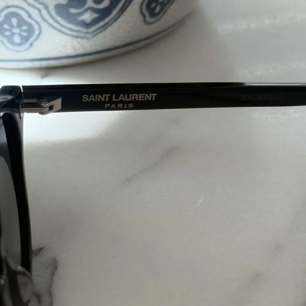 Saint Laurent Style SL 521
No branded case - Picture 5 of 8